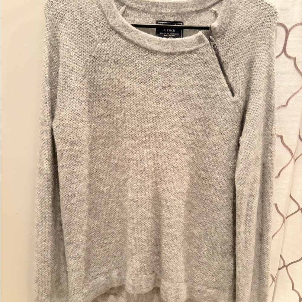 Abercrombie & Fitch Light Gray Crew Neck Sweater